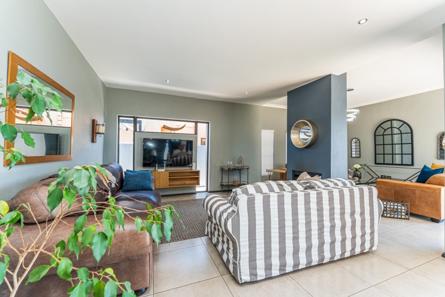 5 Bedroom Property for Sale in Wildtuinpark Gauteng