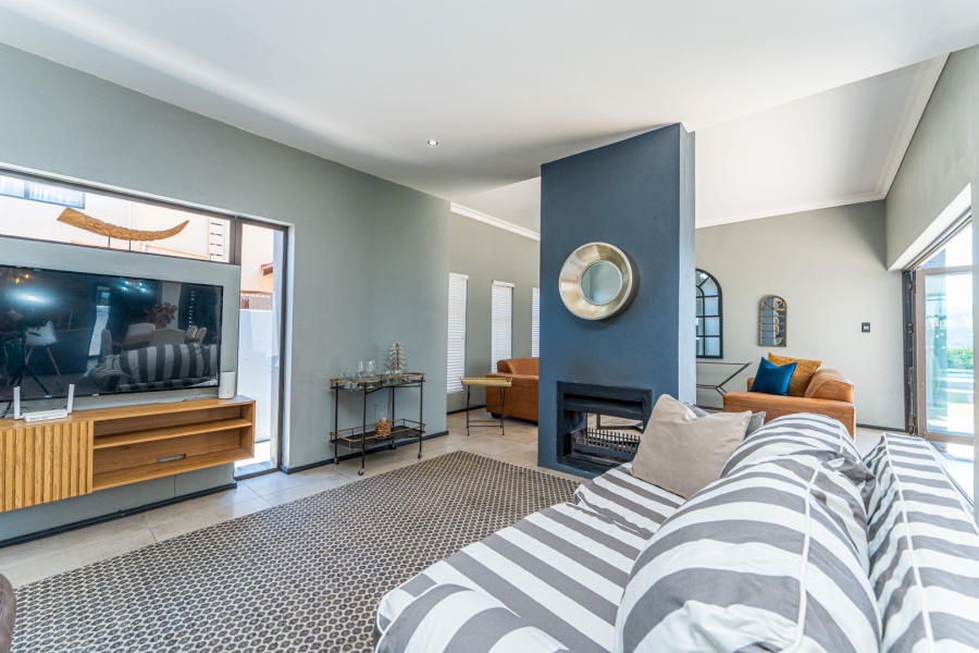 5 Bedroom Property for Sale in Wildtuinpark Gauteng