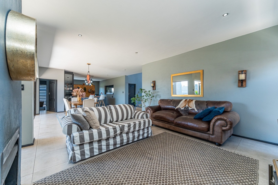 5 Bedroom Property for Sale in Wildtuinpark Gauteng