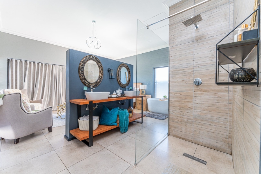 5 Bedroom Property for Sale in Wildtuinpark Gauteng