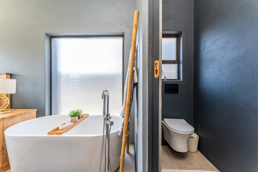 5 Bedroom Property for Sale in Wildtuinpark Gauteng