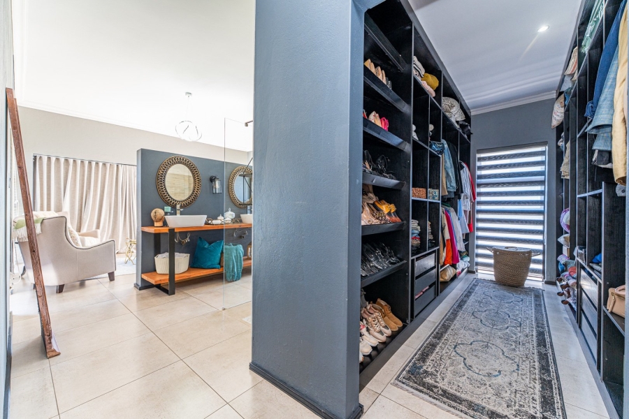 5 Bedroom Property for Sale in Wildtuinpark Gauteng