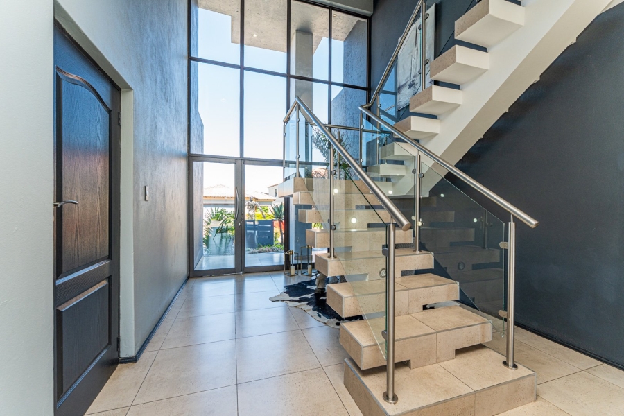 5 Bedroom Property for Sale in Wildtuinpark Gauteng