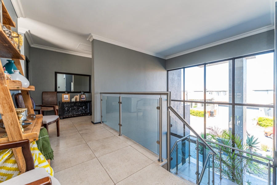 5 Bedroom Property for Sale in Wildtuinpark Gauteng