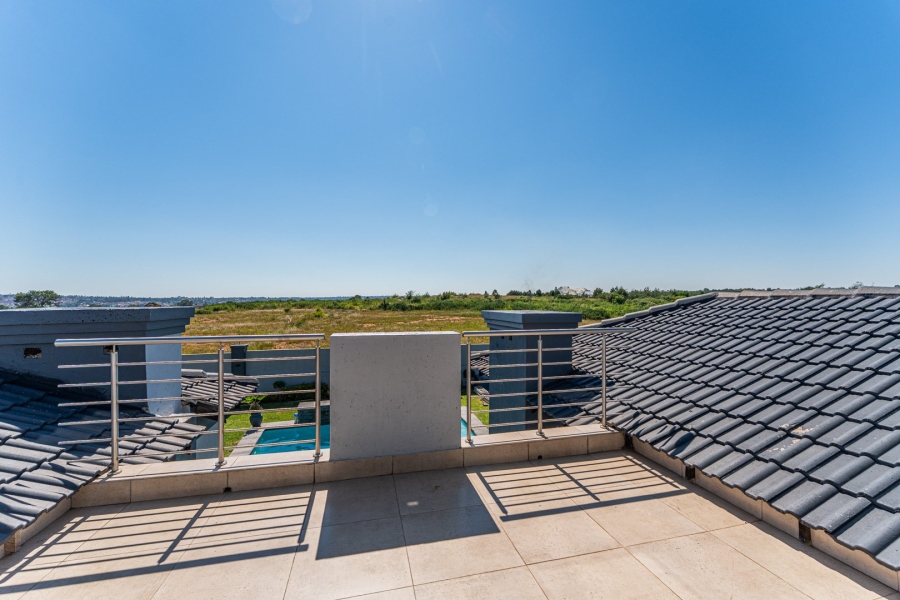 5 Bedroom Property for Sale in Wildtuinpark Gauteng