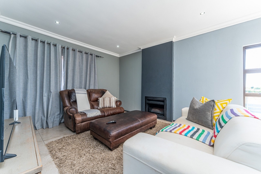 5 Bedroom Property for Sale in Wildtuinpark Gauteng