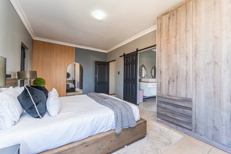 5 Bedroom Property for Sale in Wildtuinpark Gauteng