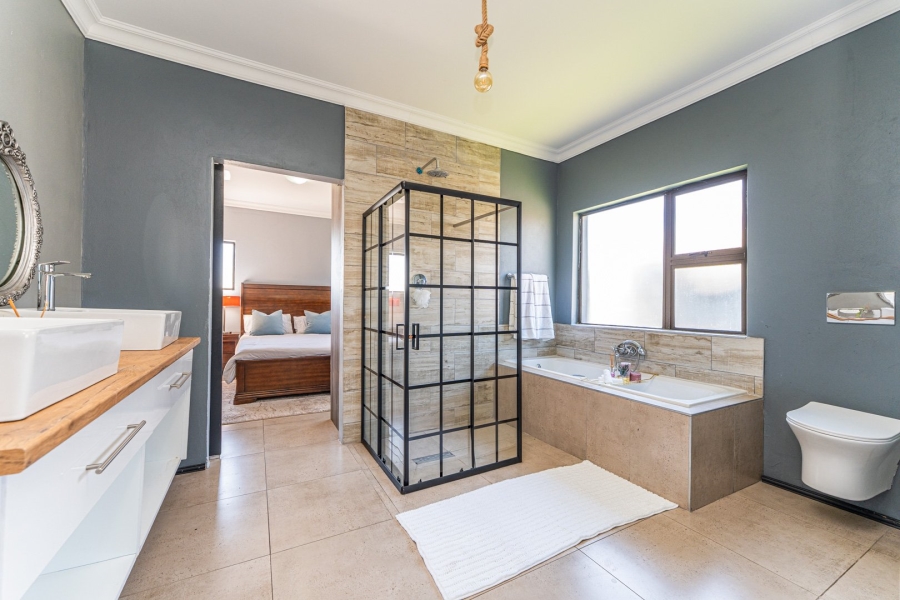 5 Bedroom Property for Sale in Wildtuinpark Gauteng