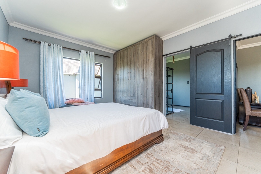 5 Bedroom Property for Sale in Wildtuinpark Gauteng