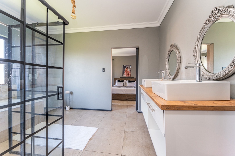 5 Bedroom Property for Sale in Wildtuinpark Gauteng