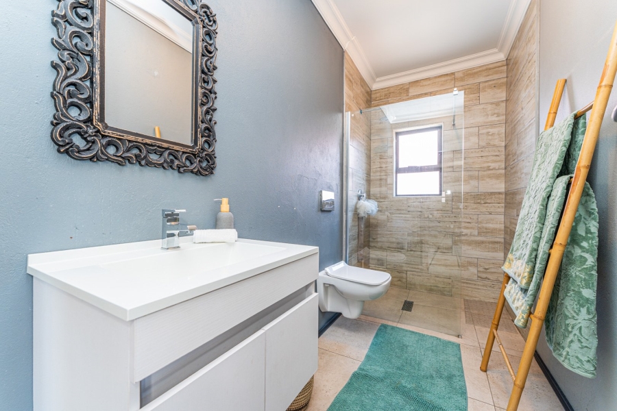 5 Bedroom Property for Sale in Wildtuinpark Gauteng