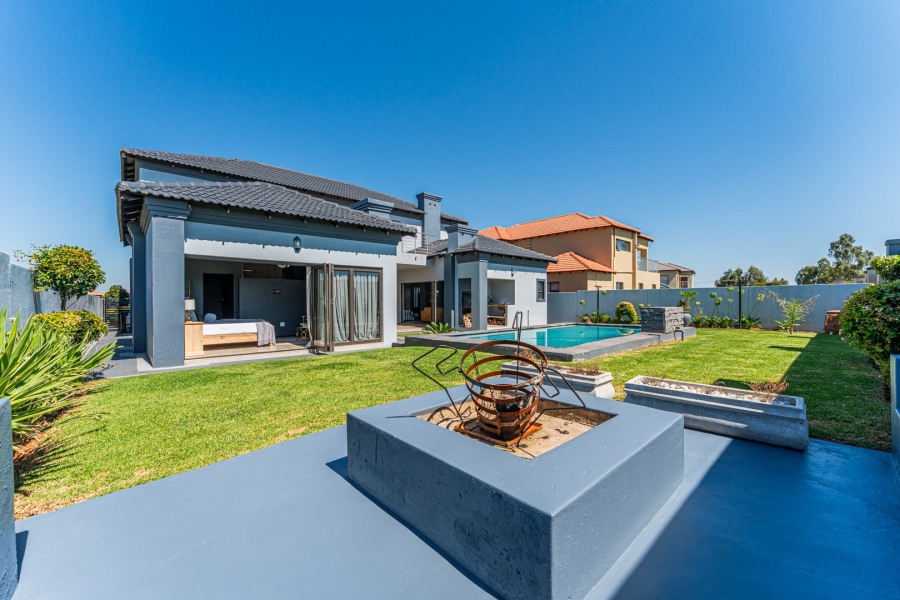 5 Bedroom Property for Sale in Wildtuinpark Gauteng