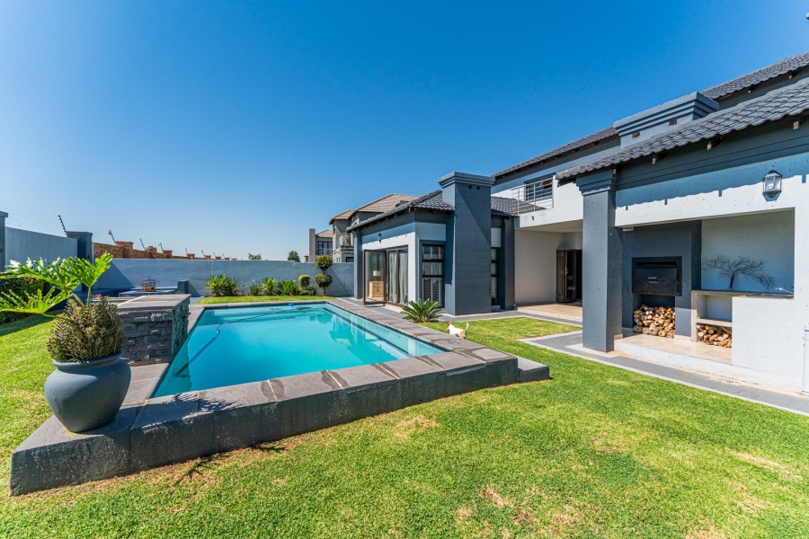 5 Bedroom Property for Sale in Wildtuinpark Gauteng