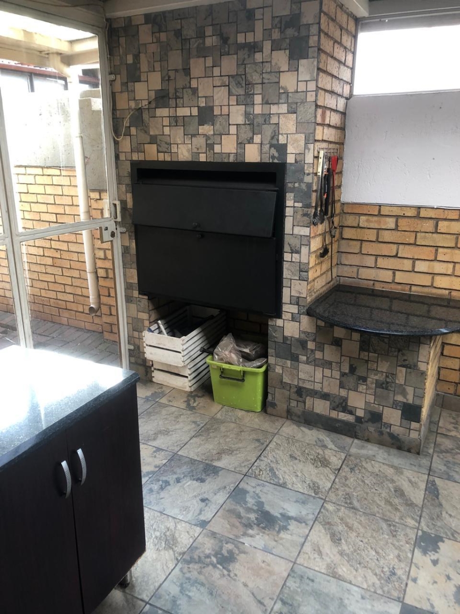 3 Bedroom Property for Sale in Beyers Park Gauteng