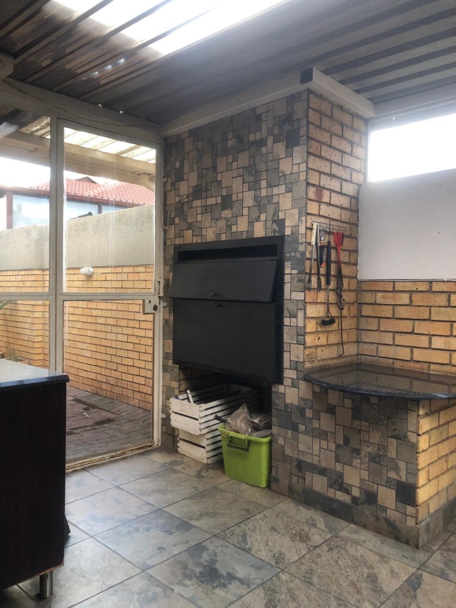 3 Bedroom Property for Sale in Beyers Park Gauteng