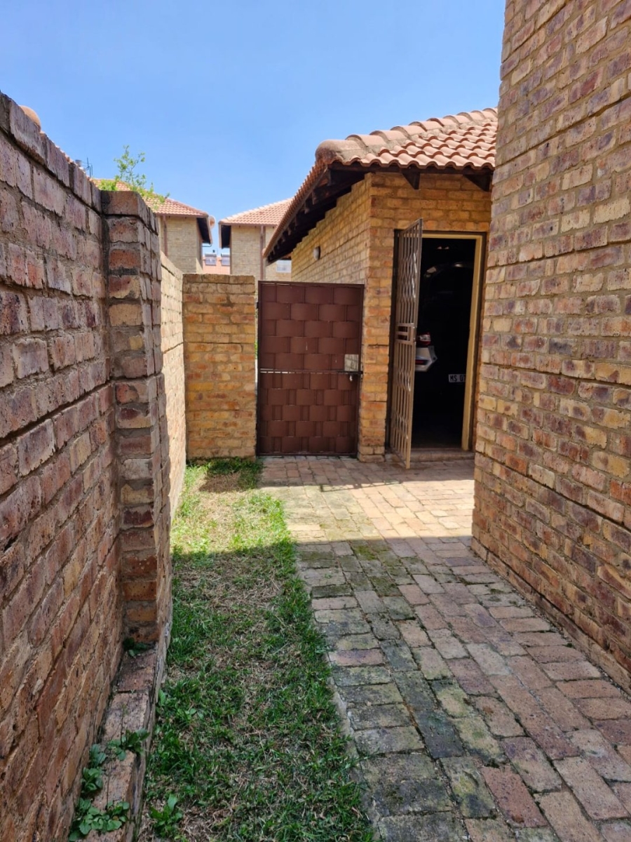 3 Bedroom Property for Sale in Annlin Gauteng