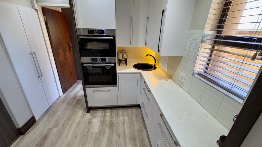 4 Bedroom Property for Sale in Eldoraigne Gauteng