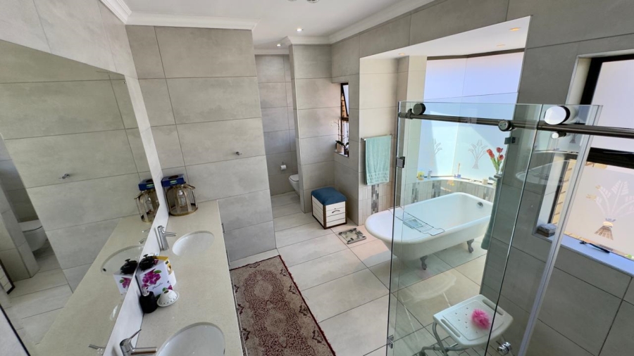 4 Bedroom Property for Sale in Eldoraigne Gauteng