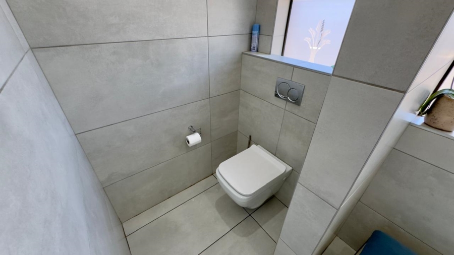 4 Bedroom Property for Sale in Eldoraigne Gauteng