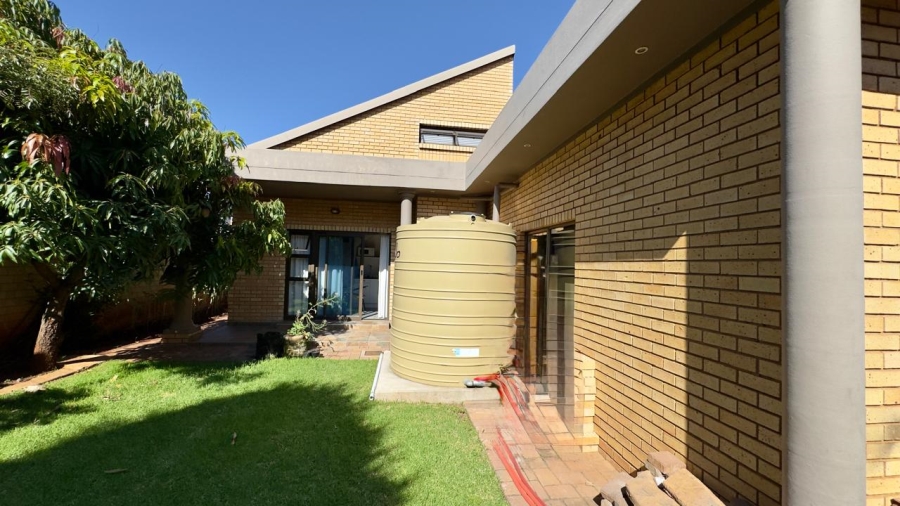 4 Bedroom Property for Sale in Eldoraigne Gauteng