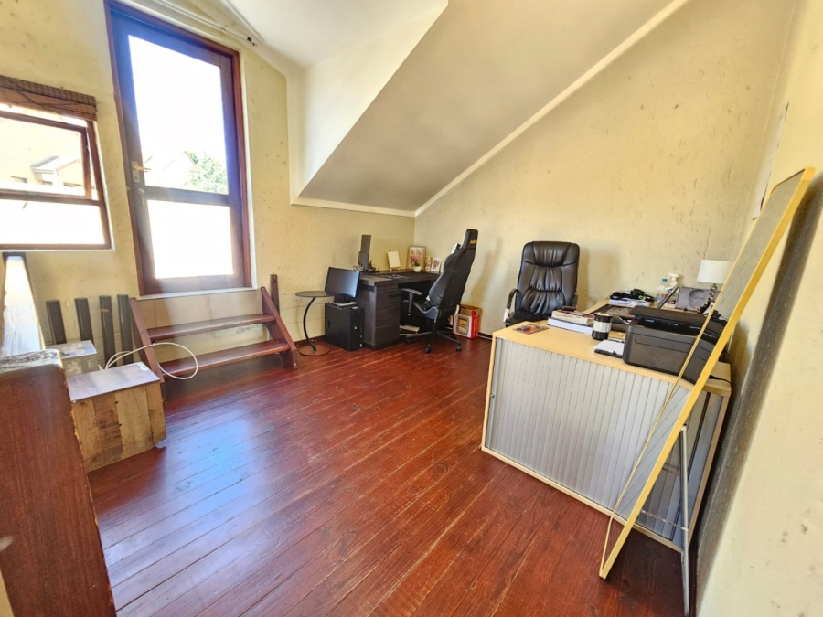 2 Bedroom Property for Sale in Sunninghill Gauteng