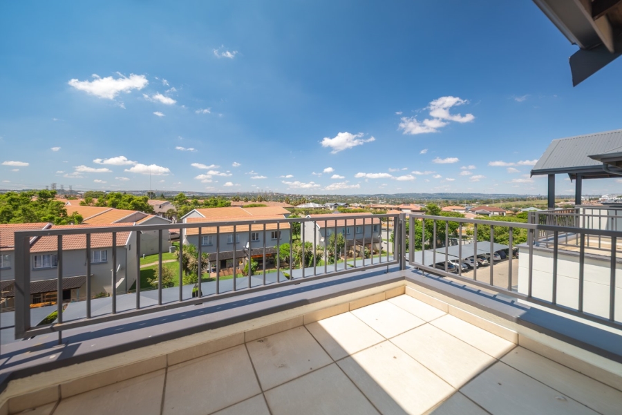 2 Bedroom Property for Sale in Greenstone Crest Gauteng