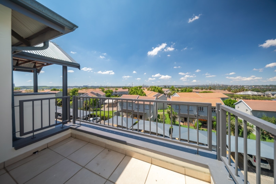 2 Bedroom Property for Sale in Greenstone Crest Gauteng