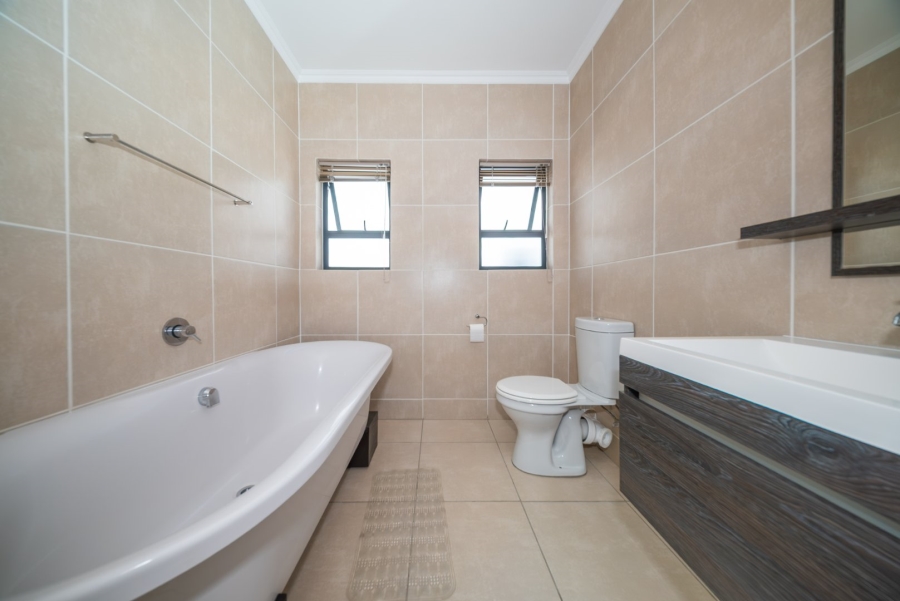 2 Bedroom Property for Sale in Greenstone Crest Gauteng