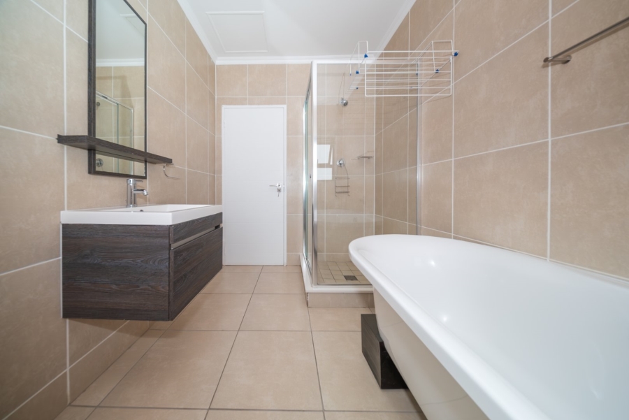 2 Bedroom Property for Sale in Greenstone Crest Gauteng