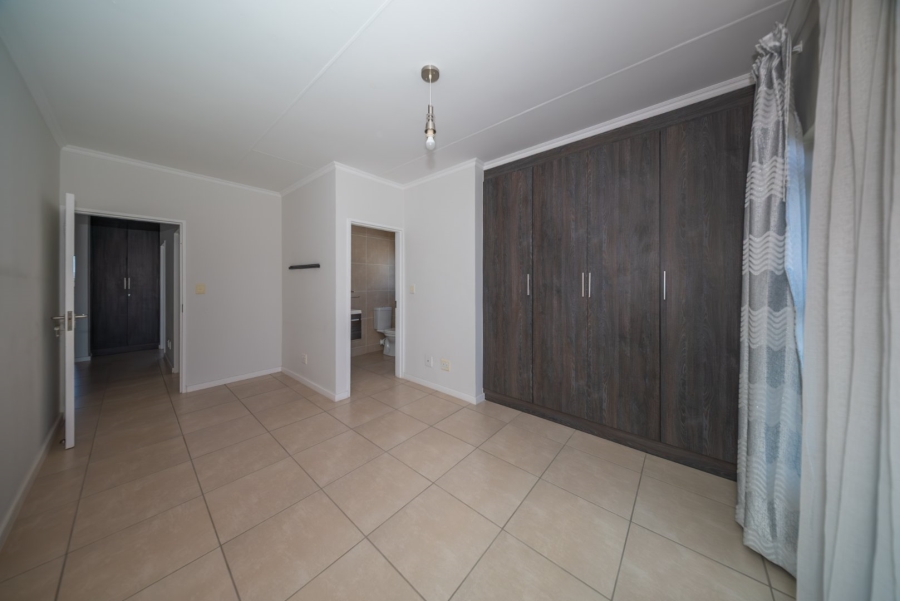 2 Bedroom Property for Sale in Greenstone Crest Gauteng