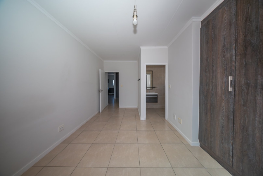 2 Bedroom Property for Sale in Greenstone Crest Gauteng