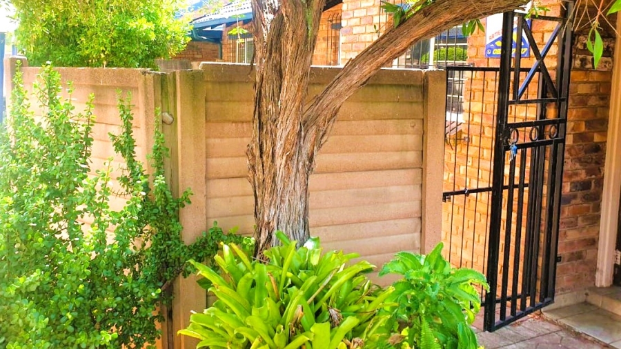 To Let 3 Bedroom Property for Rent in Rooihuiskraal Gauteng