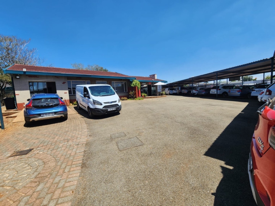 4 Bedroom Property for Sale in Rhodesfield Gauteng