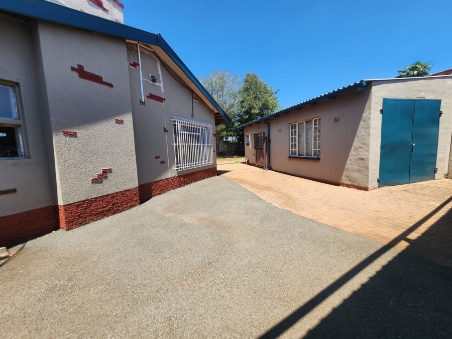 4 Bedroom Property for Sale in Rhodesfield Gauteng