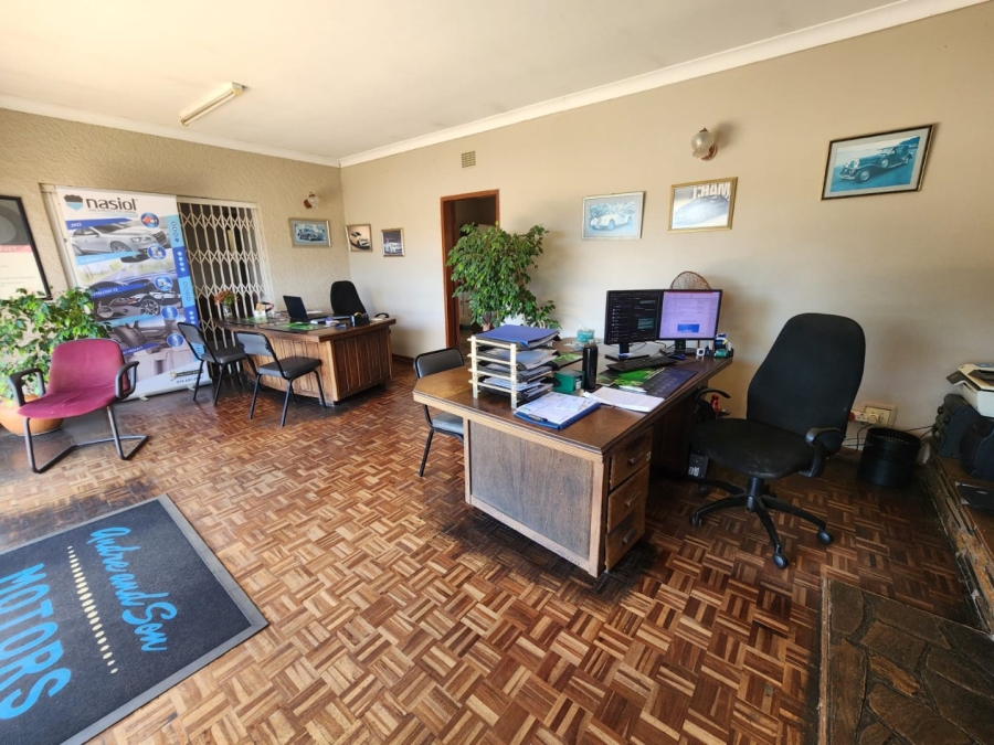 4 Bedroom Property for Sale in Rhodesfield Gauteng