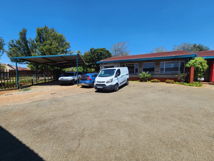 4 Bedroom Property for Sale in Rhodesfield Gauteng