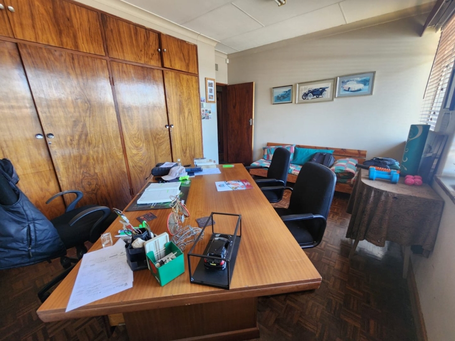 4 Bedroom Property for Sale in Rhodesfield Gauteng