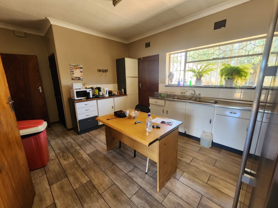 4 Bedroom Property for Sale in Rhodesfield Gauteng