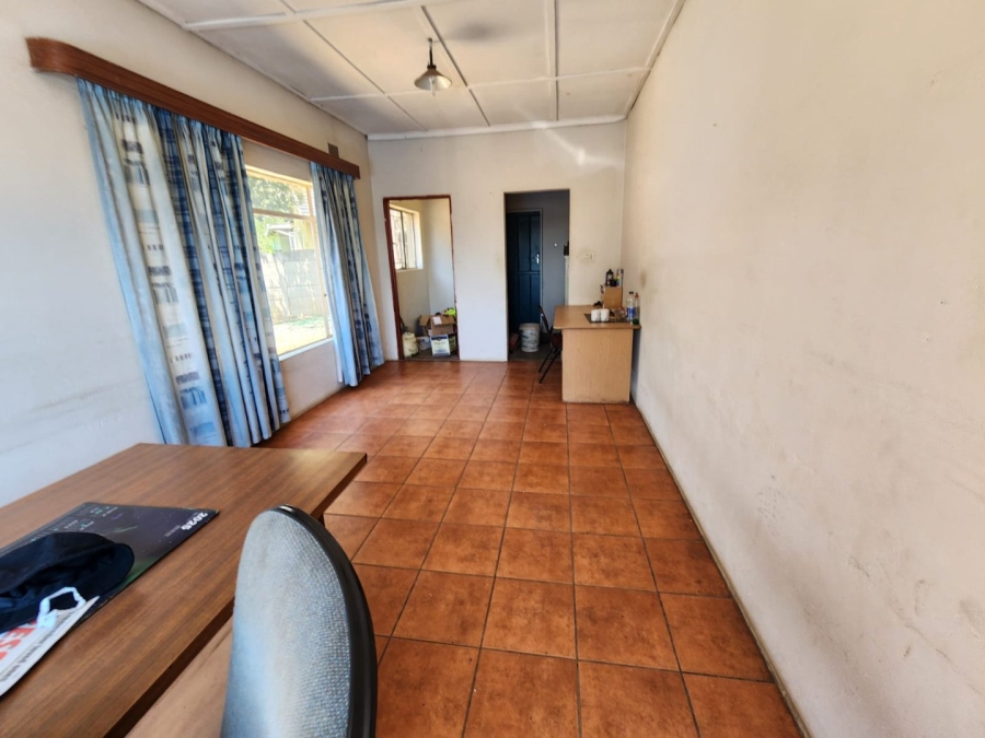 4 Bedroom Property for Sale in Rhodesfield Gauteng