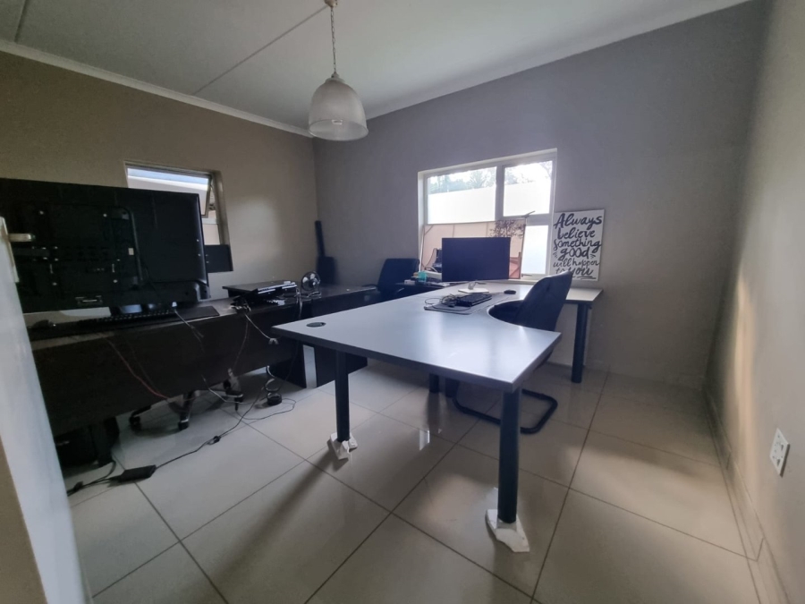2 Bedroom Property for Sale in Edenvale Central Gauteng