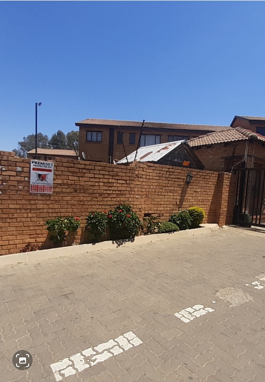 To Let 2 Bedroom Property for Rent in Meredale Gauteng