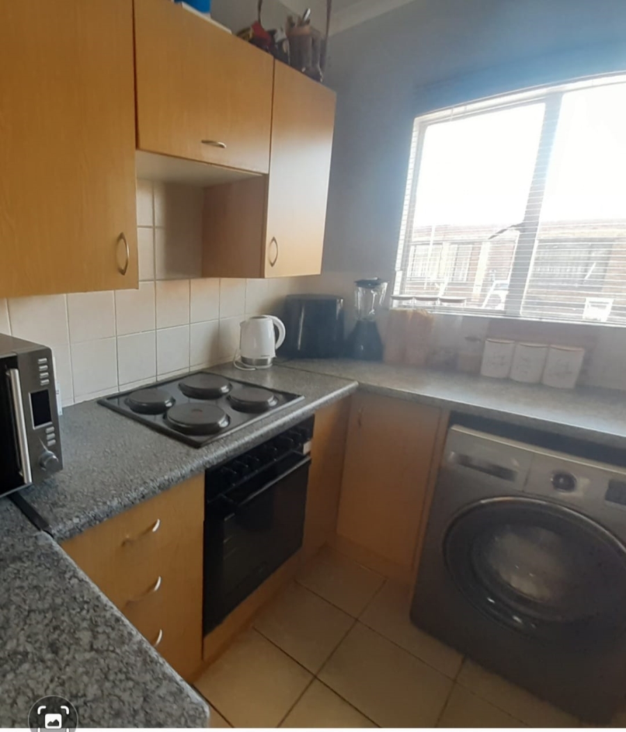 To Let 2 Bedroom Property for Rent in Meredale Gauteng