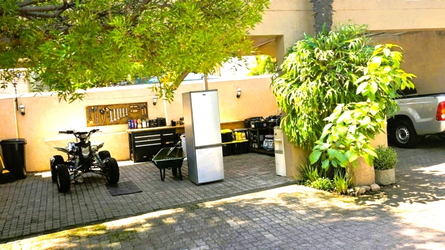  Bedroom Property for Sale in Brummeria Gauteng