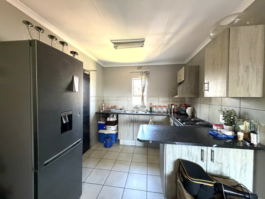 2 Bedroom Property for Sale in Heuweloord Gauteng
