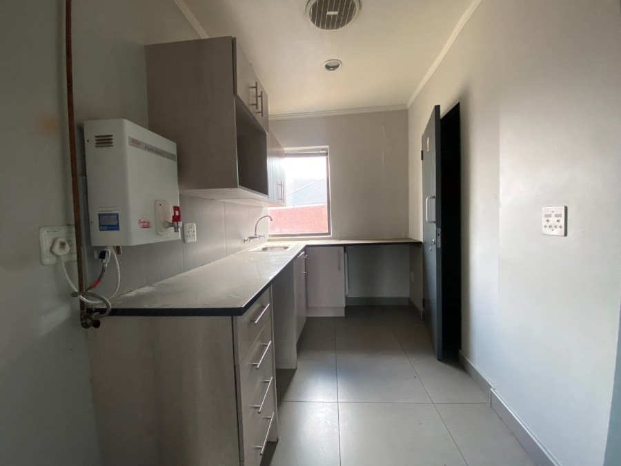 To Let commercial Property for Rent in Vorna Valley Gauteng