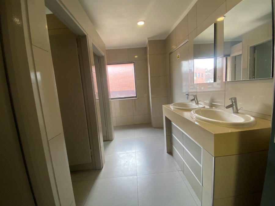 To Let commercial Property for Rent in Vorna Valley Gauteng