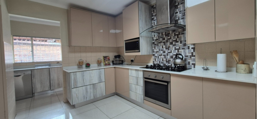 To Let 3 Bedroom Property for Rent in Lyttelton Manor Gauteng