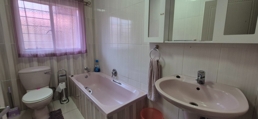 To Let 3 Bedroom Property for Rent in Lyttelton Manor Gauteng