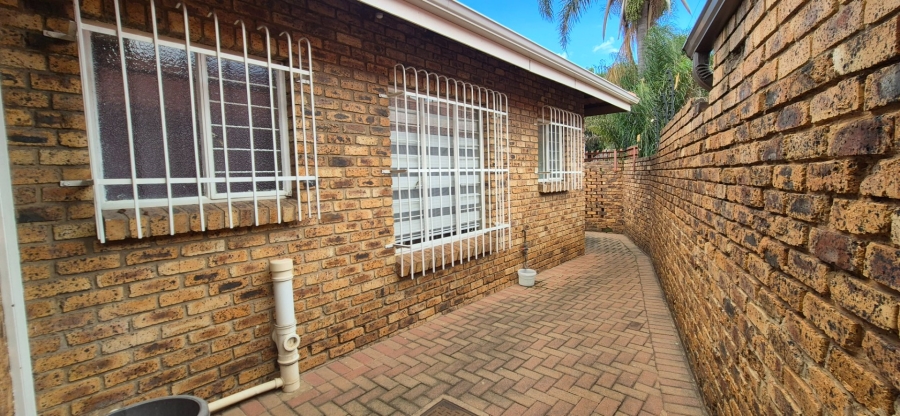 To Let 3 Bedroom Property for Rent in Lyttelton Manor Gauteng