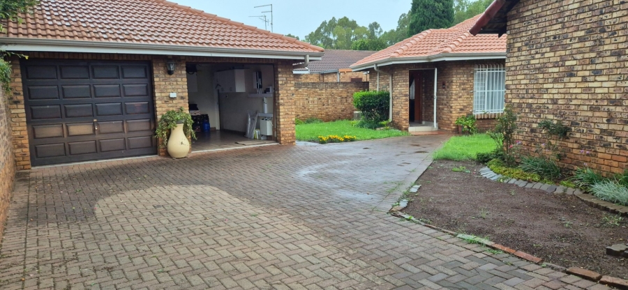 To Let 3 Bedroom Property for Rent in Lyttelton Manor Gauteng